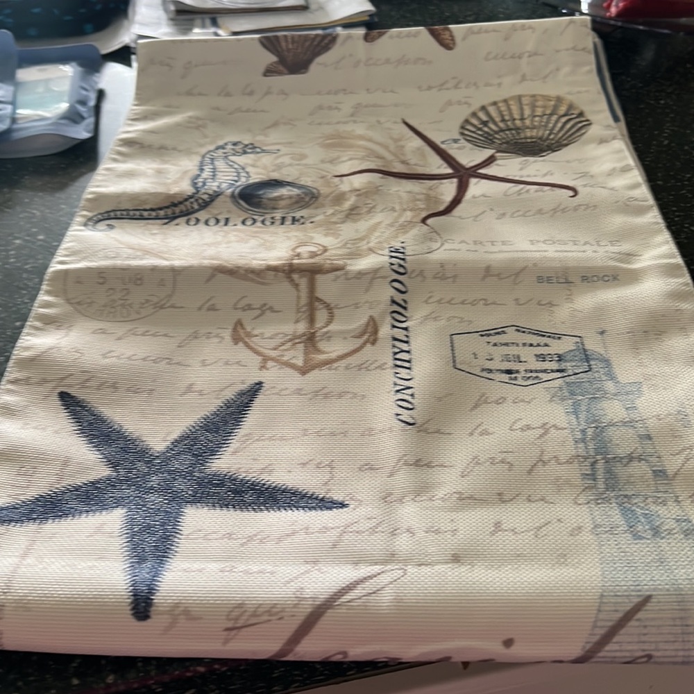 Table Runner. - Picture 4 of 4